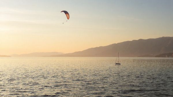 Top raisons de faire du parapente au lac Annecy
